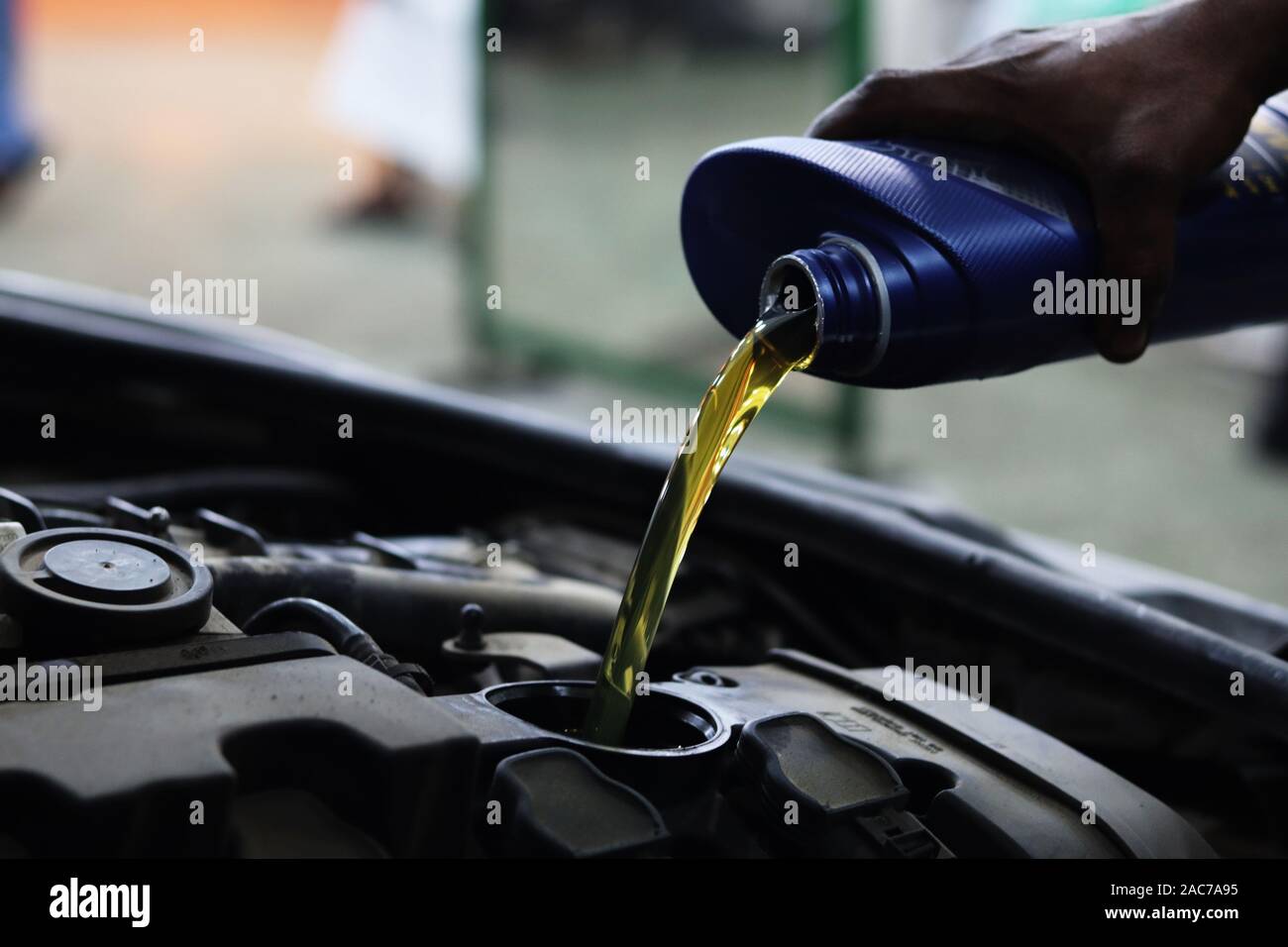 how-to-clean-motor-oil-out-of-the-plastic-container-cleanestor