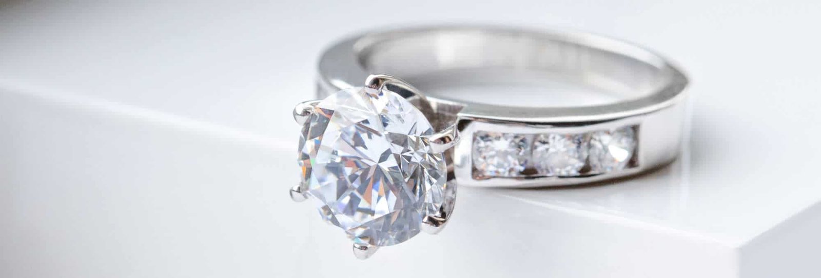 How To Clean Moissanite Engagement Ring? Cleanestor