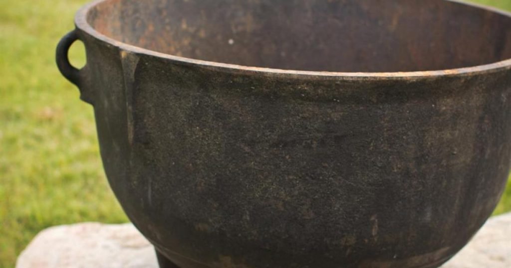How To Clean A Large Cast Iron Kettle How To Clean A Large Cast Iron Kettle