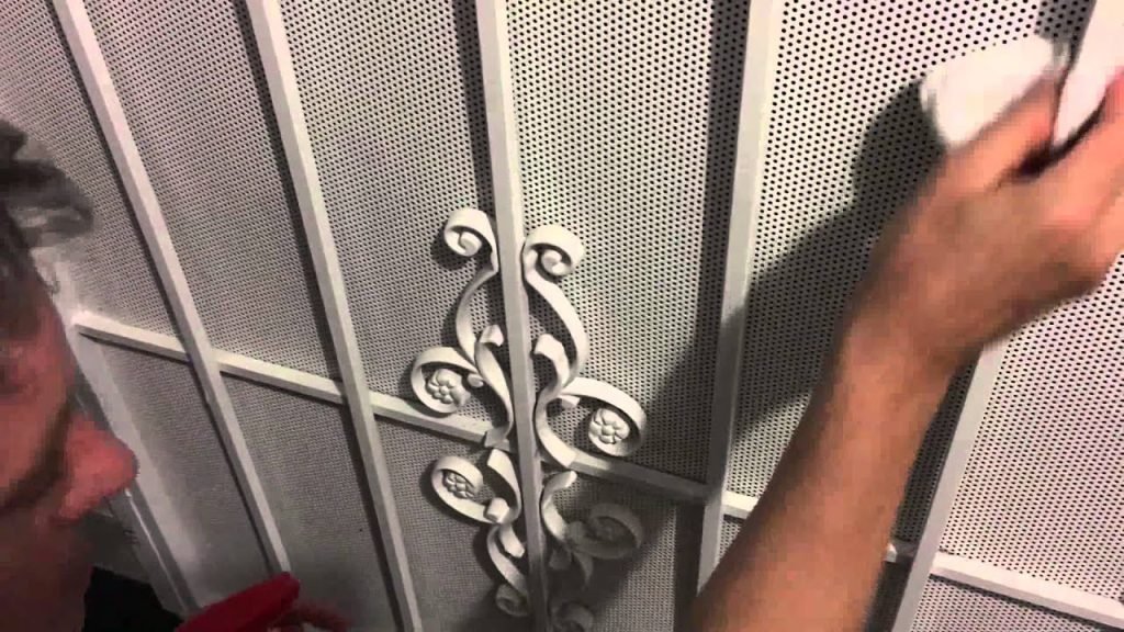 How To Clean A Metal Screen Door