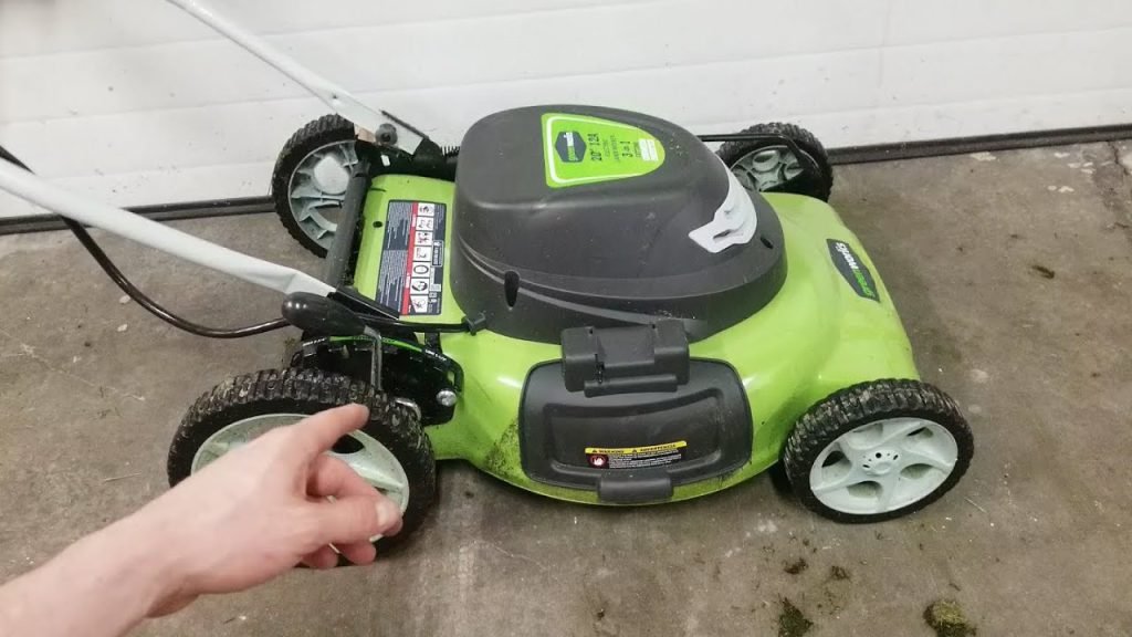 How To Clean An Electric Lawn Mower