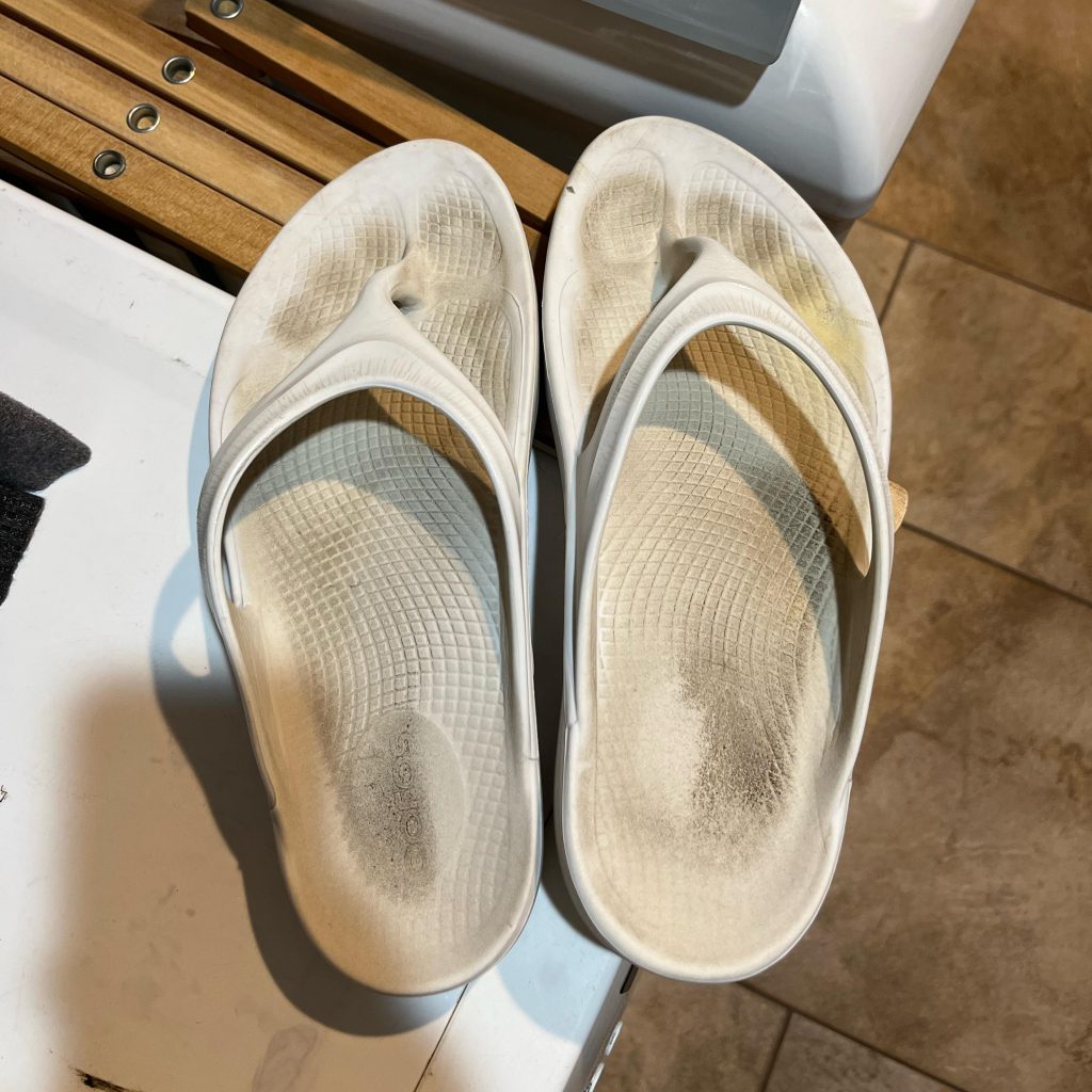 How To Clean Oofos Flip Flops | Cleanestor