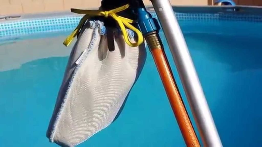 How To Clean Dirt From The Bottom Of The Pool
