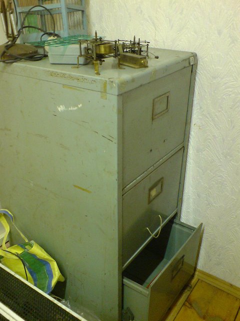 How To Clean Metal Cabinets